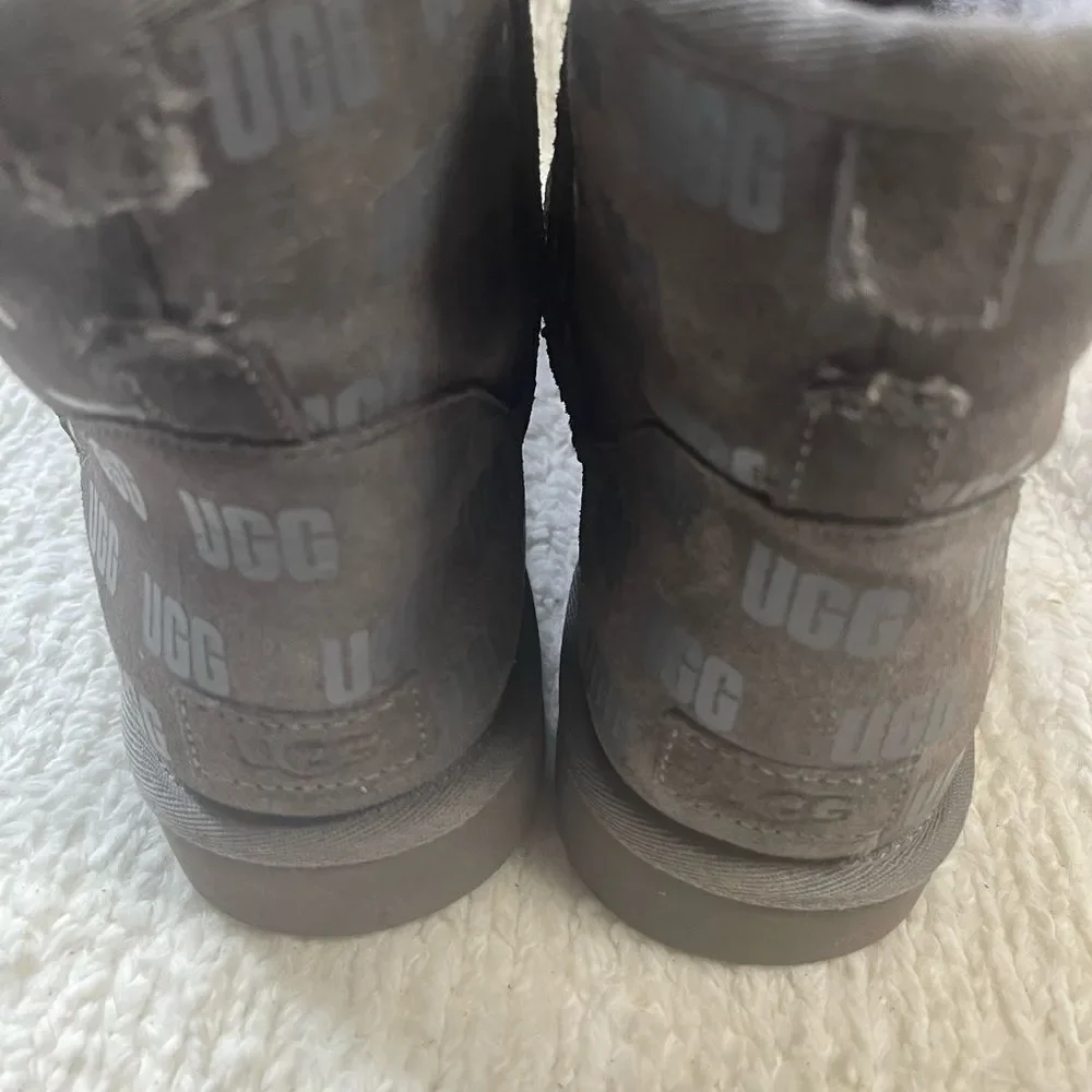 UGG Men’s Classic Mini II UGG Print Gray suede Boots  logo rubberized print SZ10